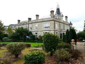 2 bedroom Flat for s...